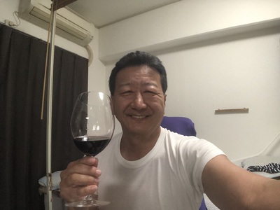 ワイン社長が飲んでるシーン.jpg