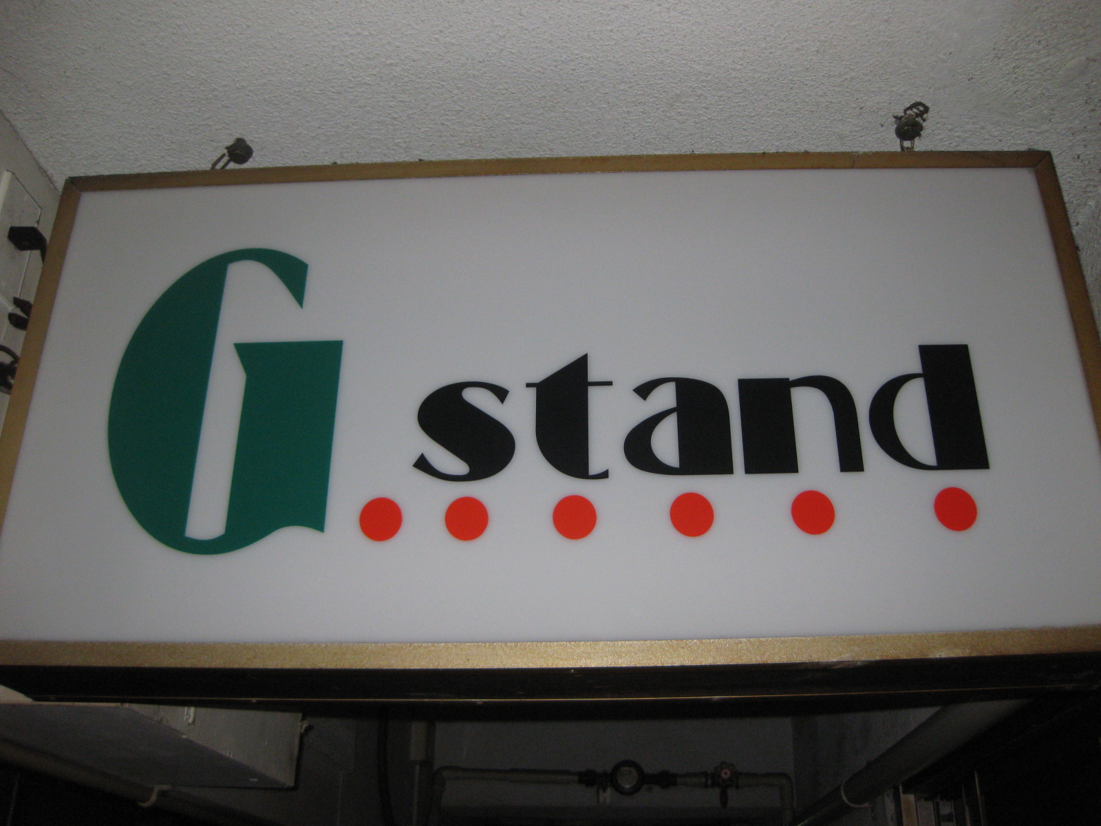 gstand1.JPG